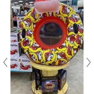 Buc-ee’s swimming tube (2)